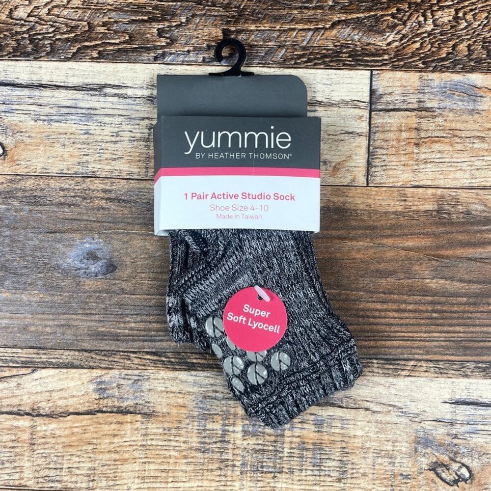 Yummie Women's Shoe Size 4-10 Gray Lyocell Nylon Spandex Warm Me Up Studio Socks